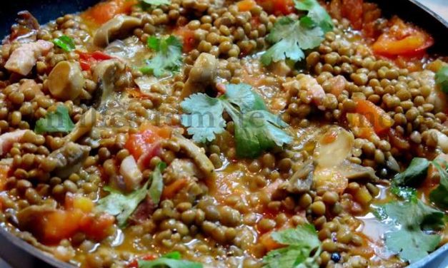 Lentilles à la tomate, jambon et champignons