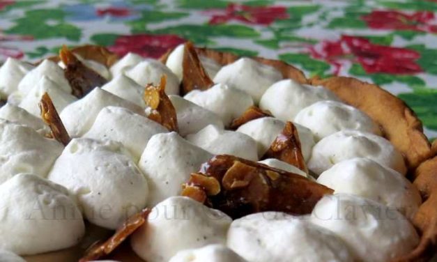 Tarte à la banane, caramel beurre salé, chantilly à la vanille de Tahiti