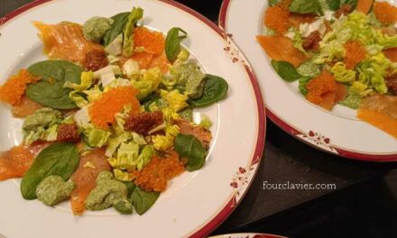 Salade de truite fumée, condiments aux graines de moutarde